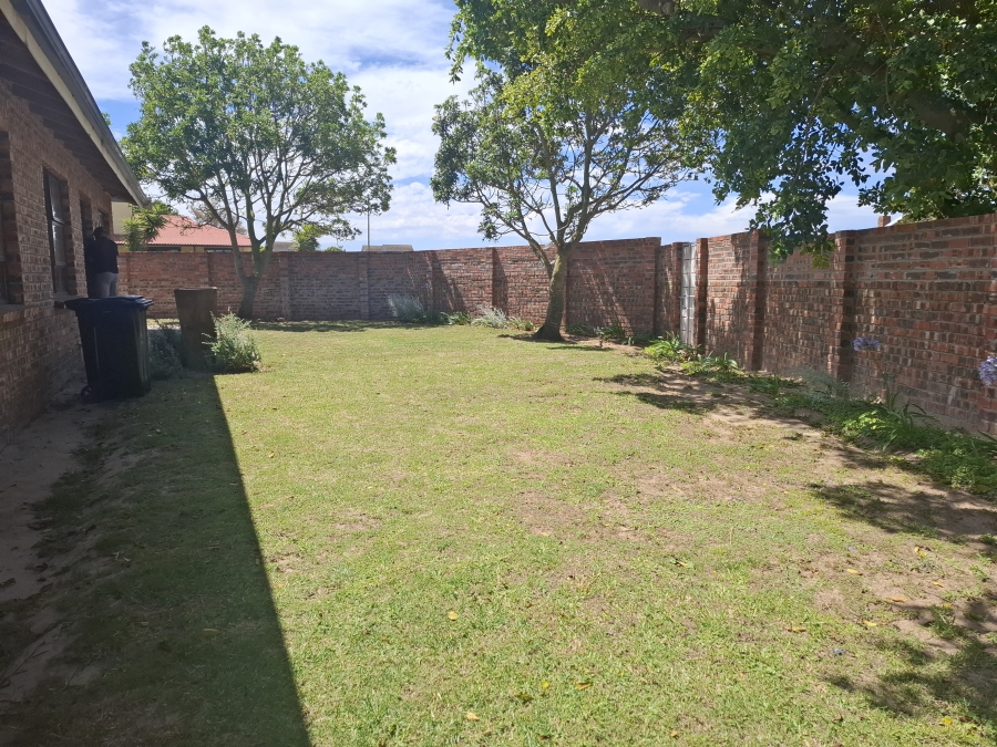 To Let 3 Bedroom Property for Rent in Wavecrest Eastern Cape